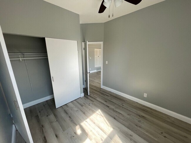 Building Photo - GORGEOUS 2/1 -  RENOVATED! Stainless, Granite, In Unit W/D