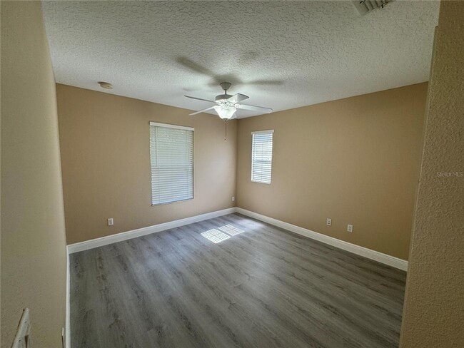 Building Photo - 5040 Walnut Ridge Dr