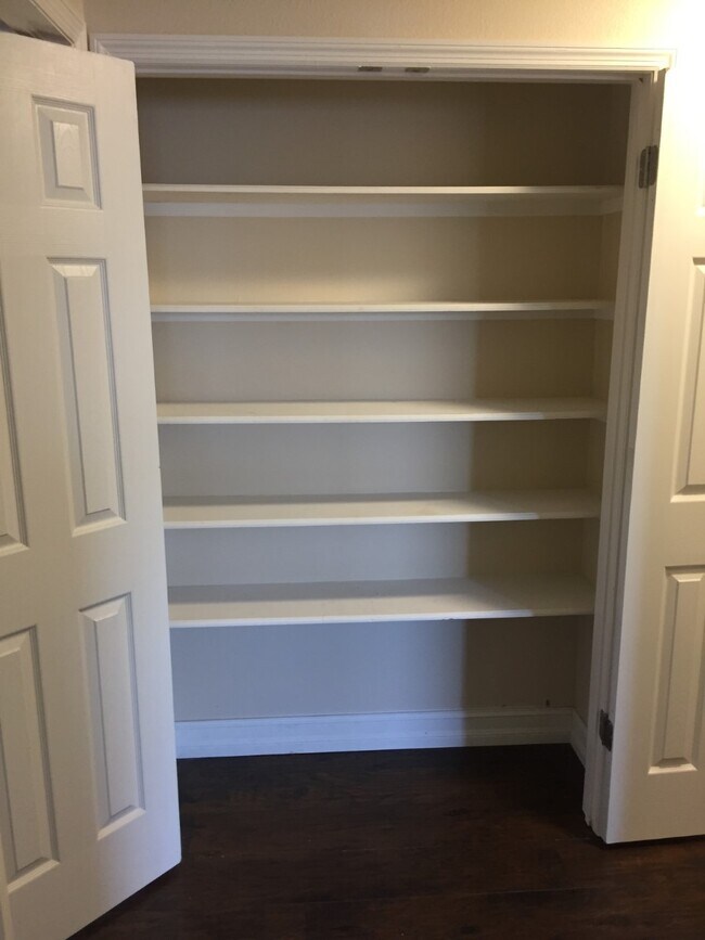 Building Photo - 550 Hassocks Loop