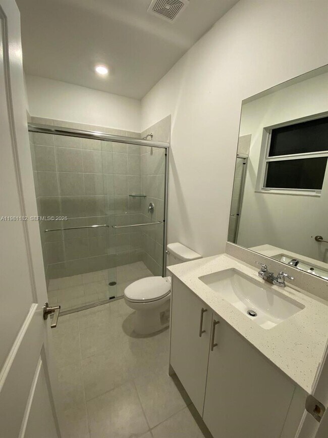 Building Photo - 2310 SE 28th Dr