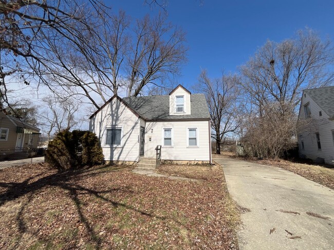 Primary Photo - Spacious Single Family Home with large bac...