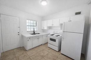 Building Photo - 2648 Dellwood Ave