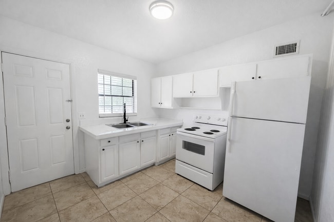 Building Photo - 2648 Dellwood Ave