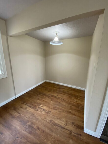 Building Photo - 2119 Pearson Dr