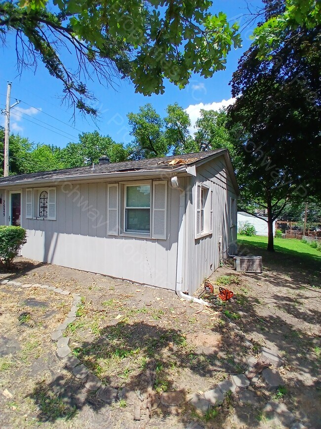 Building Photo - 5103 Long Dr