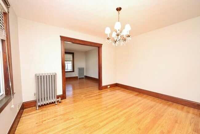 Building Photo - 360 Walden St
