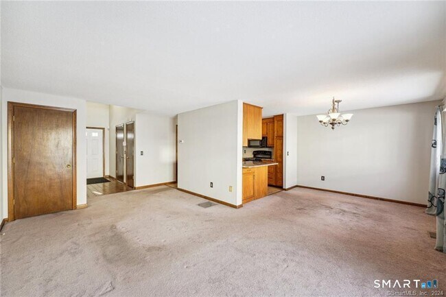 Building Photo - 17 Oak Forest Dr