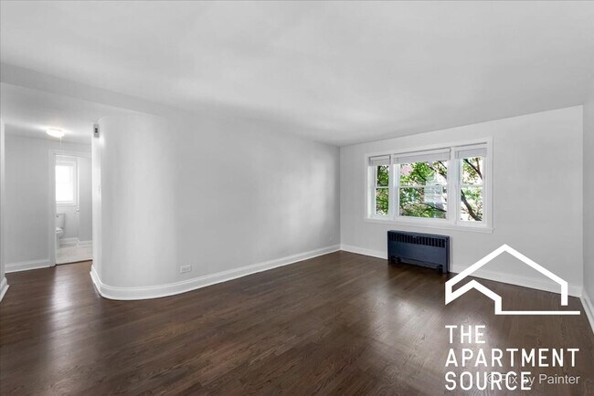 Building Photo - 2715 W Berwyn Ave