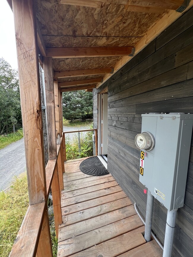 Building Photo - 608 4th Ave