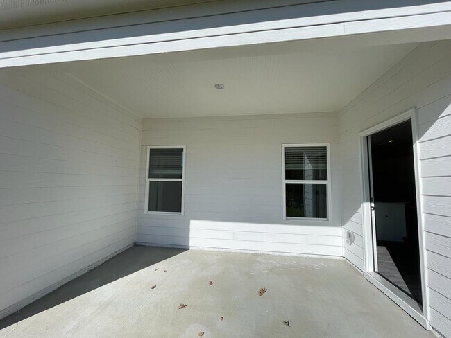 Building Photo - 1 Lyndhurst Dr