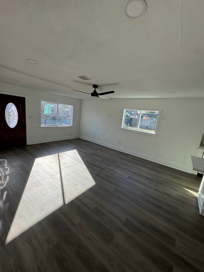 Building Photo - 7909 Goode St