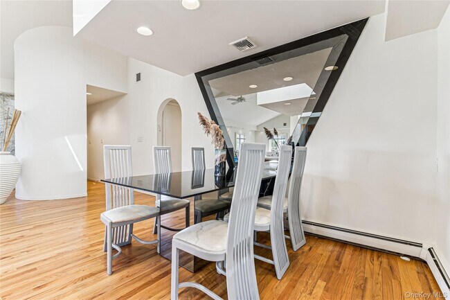 Building Photo - 2901 First Ave 2901 NE First Ave Ln