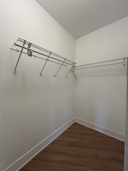 Building Photo - 730 Judson Ave
