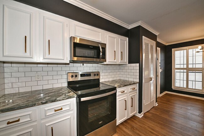 Building Photo - ALAMO HEIGHTS SCHOOL DISTRICT CONDO