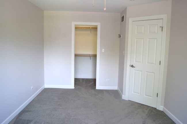 Building Photo - 900 Ashford Ln
