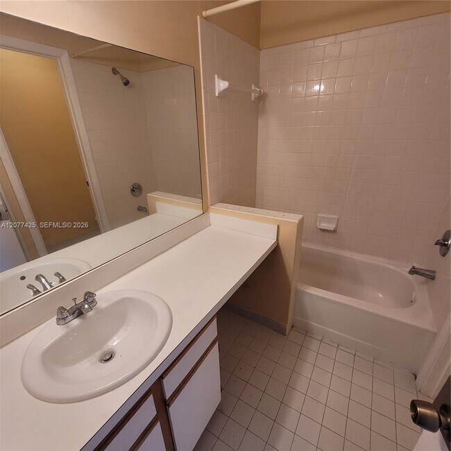 Building Photo - 1051 Jefferson Dr