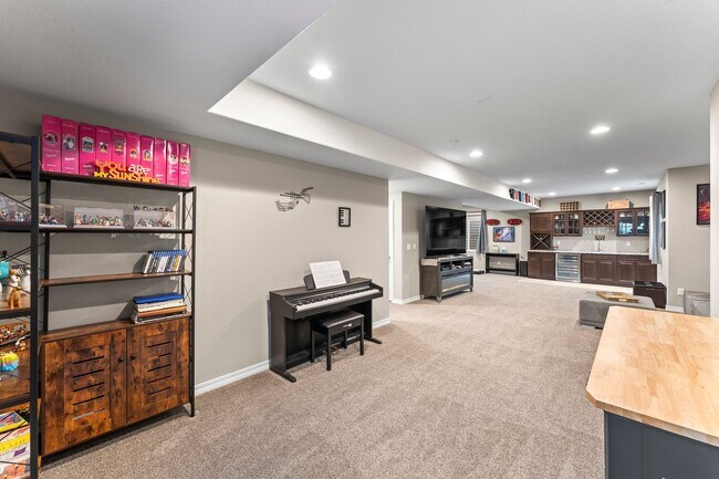 Building Photo - Beautiful 5-Bedroom, 4-Bathroom Home with ...