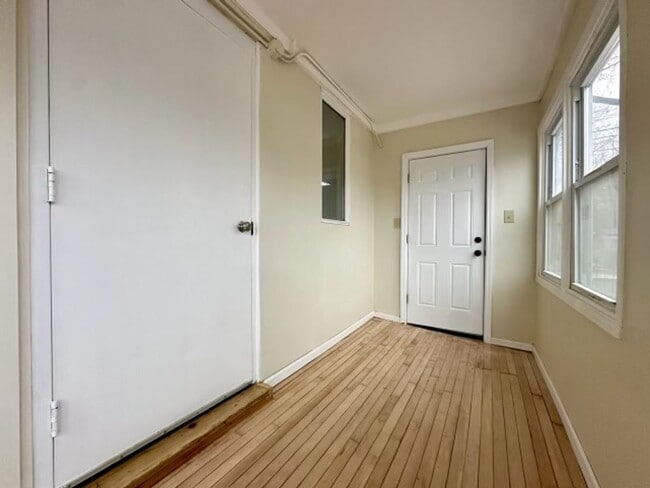 Building Photo - Spacious 4 bedroom house in Minneapolis!!