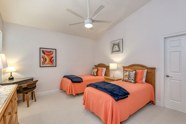 Building Photo - Luxury 3-bedroom - 4 bath with garage
