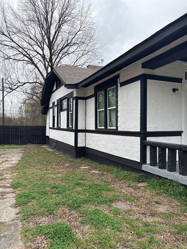 Building Photo - Newly updated 3-bedroom, 1-bath home - Open To Section 8