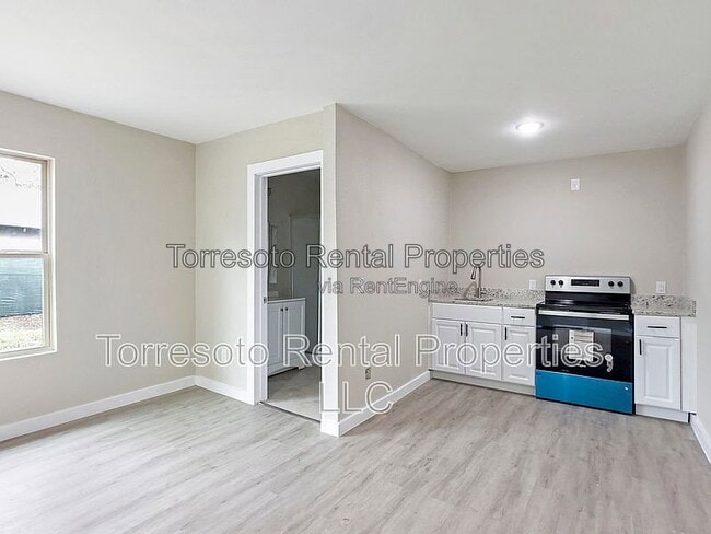 Building Photo - 1606 W Wildwood Dr