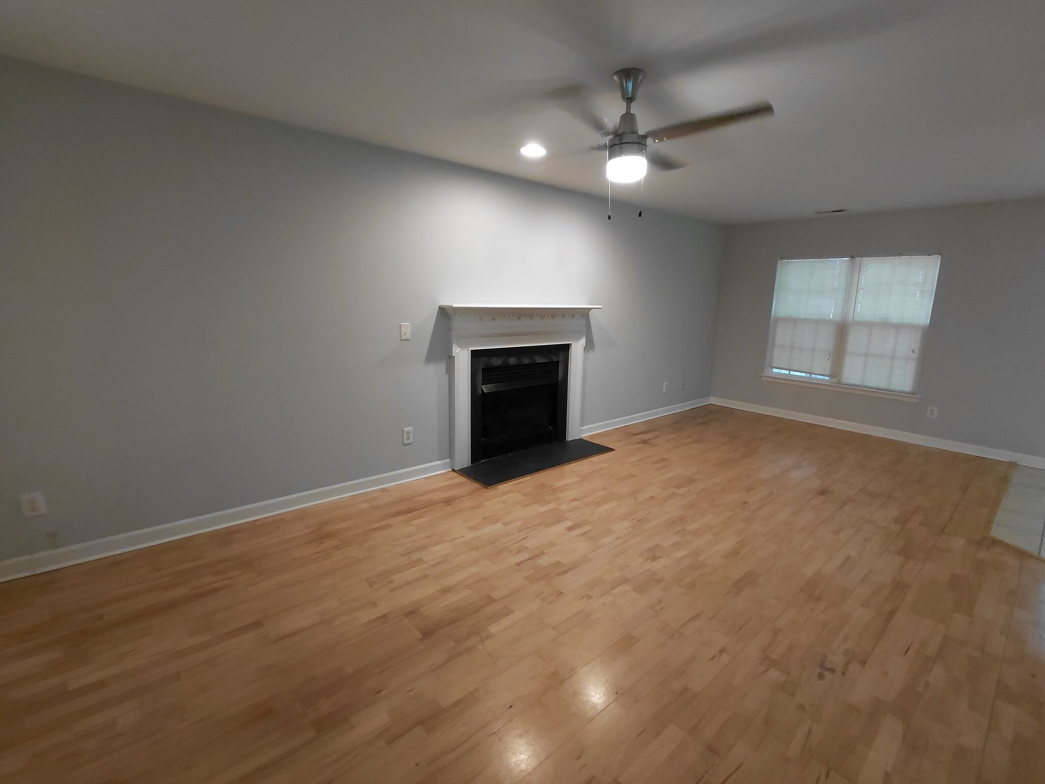 Huge great room with new paint and hardwoods floors. - 5043 Wheat Dr SW