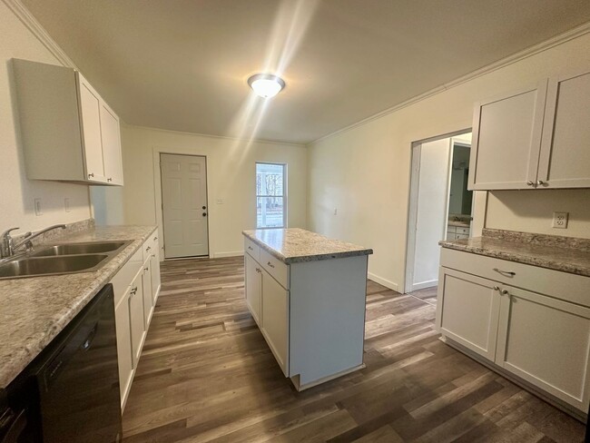 Building Photo - 5 bed 2 bath Single Family Home in Wausau