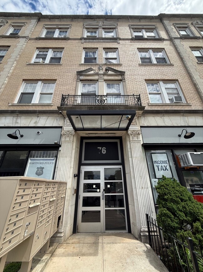 Building Photo - 76 Main St