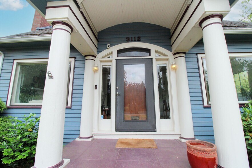 Building Photo - 3112 NE Knott St