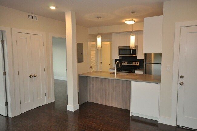 Building Photo - NIce 2 bed on Mass ave