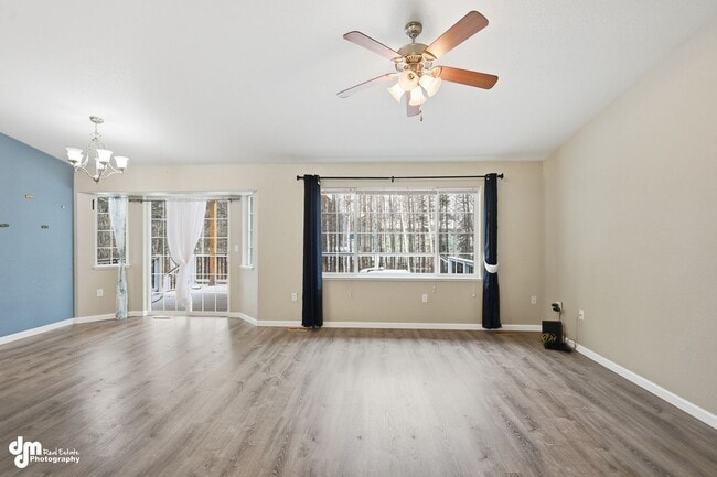 Building Photo - 3 BEDROOM | 2 BATHROOM | 2 CAR GARAGE