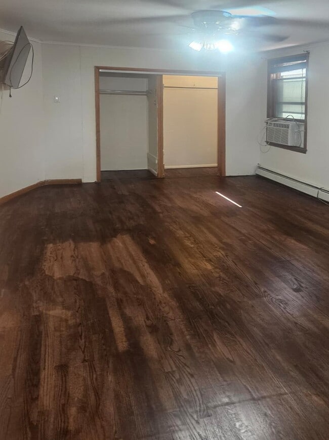 Building Photo - 4916 Park Ave