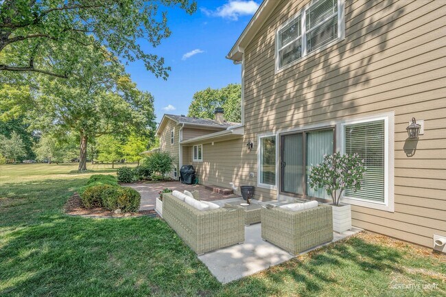 Building Photo - 2S920 Hickory Ln