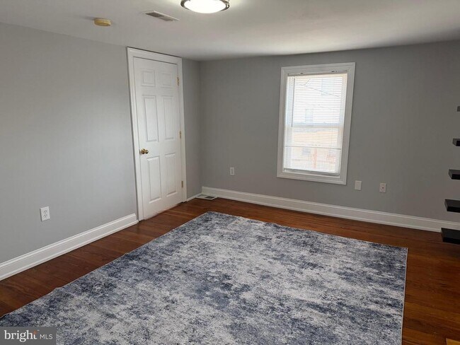 Building Photo - 9 Cedar Ave