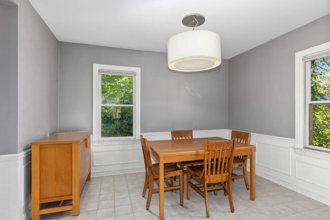 Building Photo - Great Heritage Hill Apartment for Rent