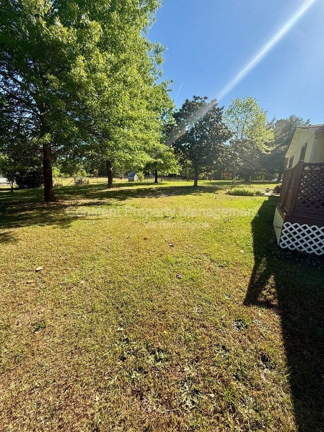 Building Photo - 491 Johnny Cut Rd