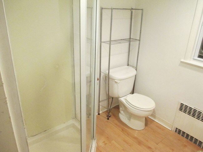 Building Photo - 5 Summit Ave 2nd Floor - 2Bdrm Rental