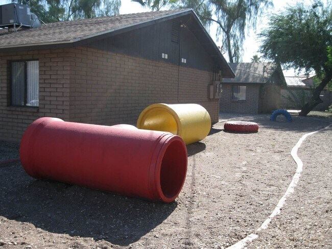 Building Photo - Yale Court