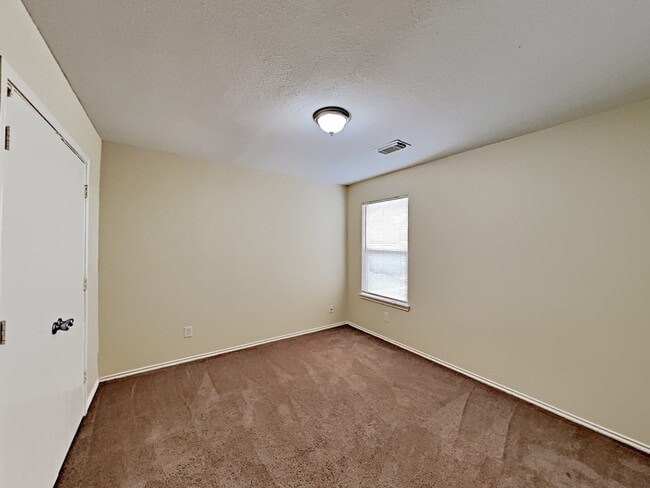 Building Photo - 18206 Valebluff Ln