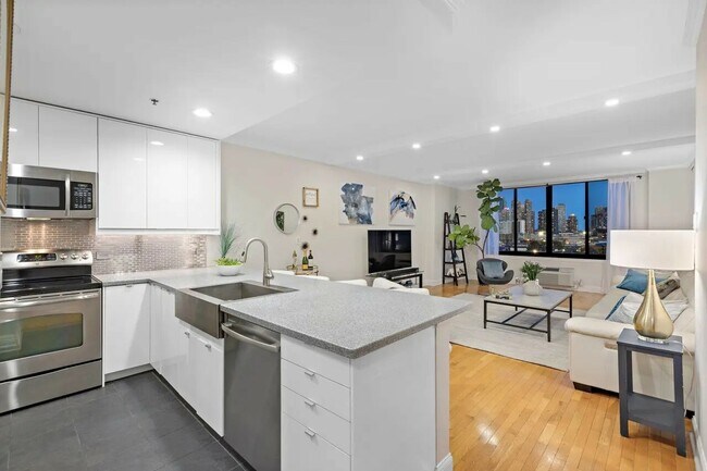 Building Photo - 415 Newark St.