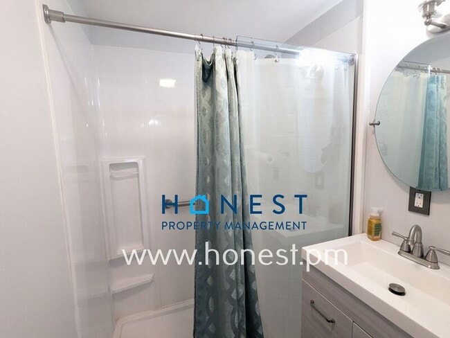 Building Photo - 162 College Ave