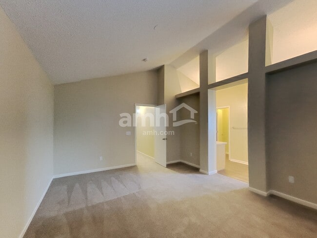 Building Photo - 2108 Hibbard Ln