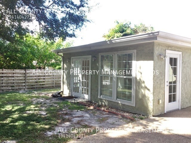 Building Photo - 856 32nd St