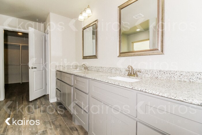 Building Photo - 2704 Daytona Ave