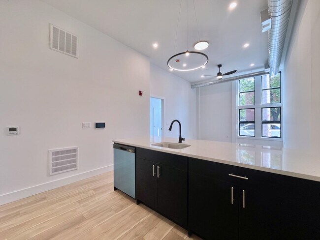Building Photo - 375 Monmouth St