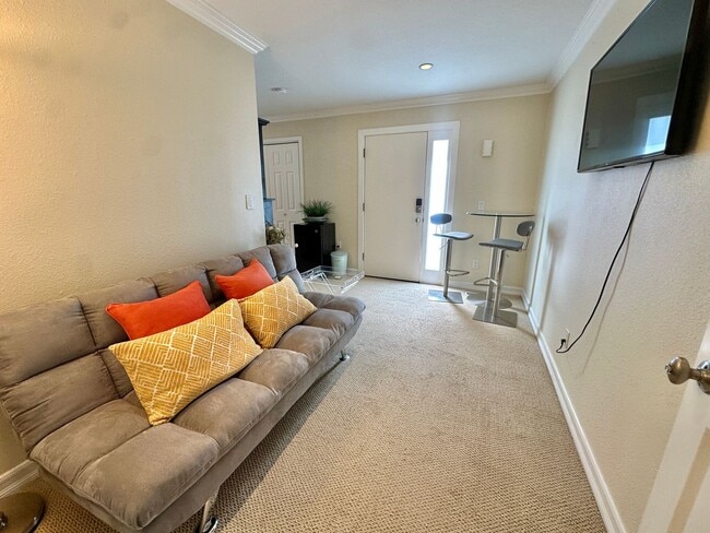 Building Photo - Beautiful San Rafael Home