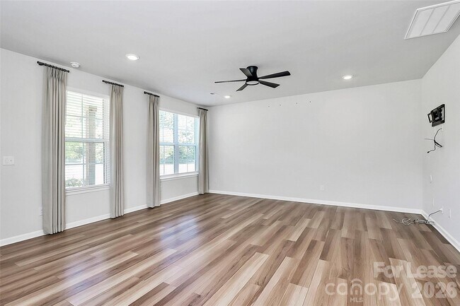 Building Photo - 720 Herlong Ave