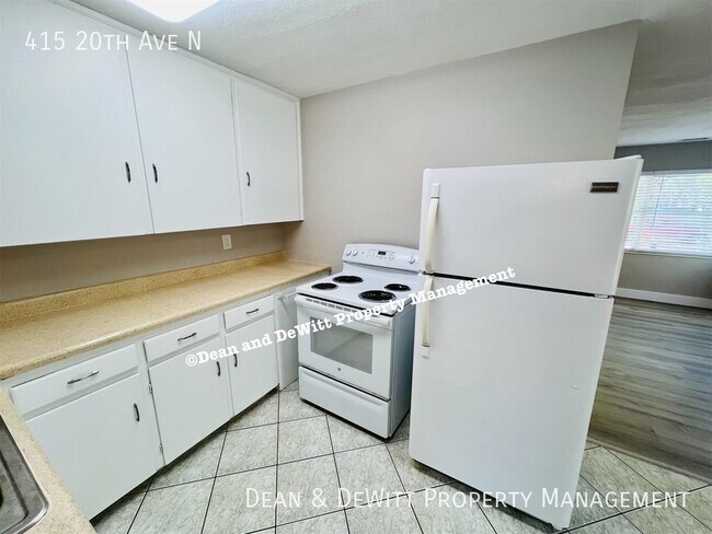 Building Photo - 415 20th Ave N