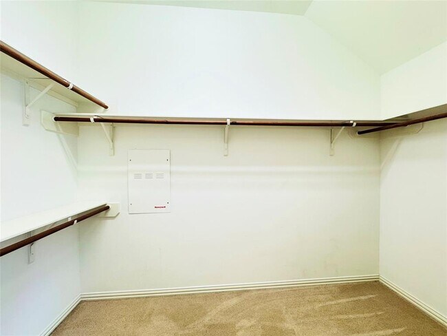 Building Photo - 23247 Dewflower Dr