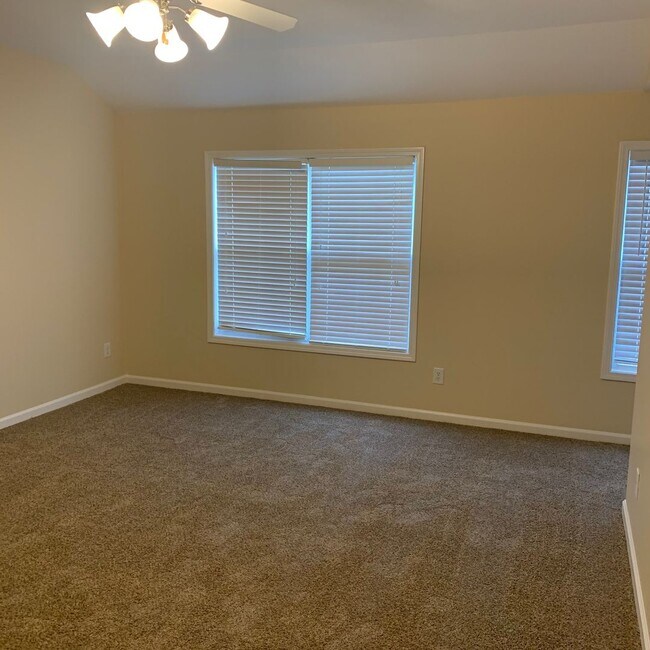 Building Photo - Coming Soon! Nice 3 bedroom house in convenient location